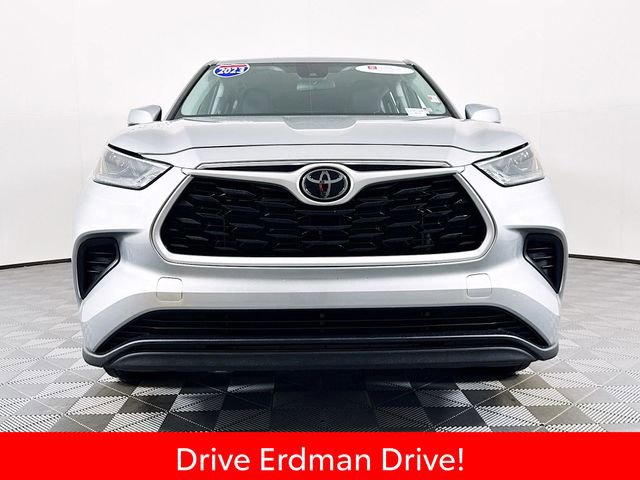 Used 2023 Toyota Highlander L image 2