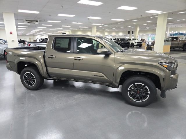 Used 2026 Toyota Tacoma TRD Sport w/ TRD Sport Upgrade Package AWD/4WD image 6