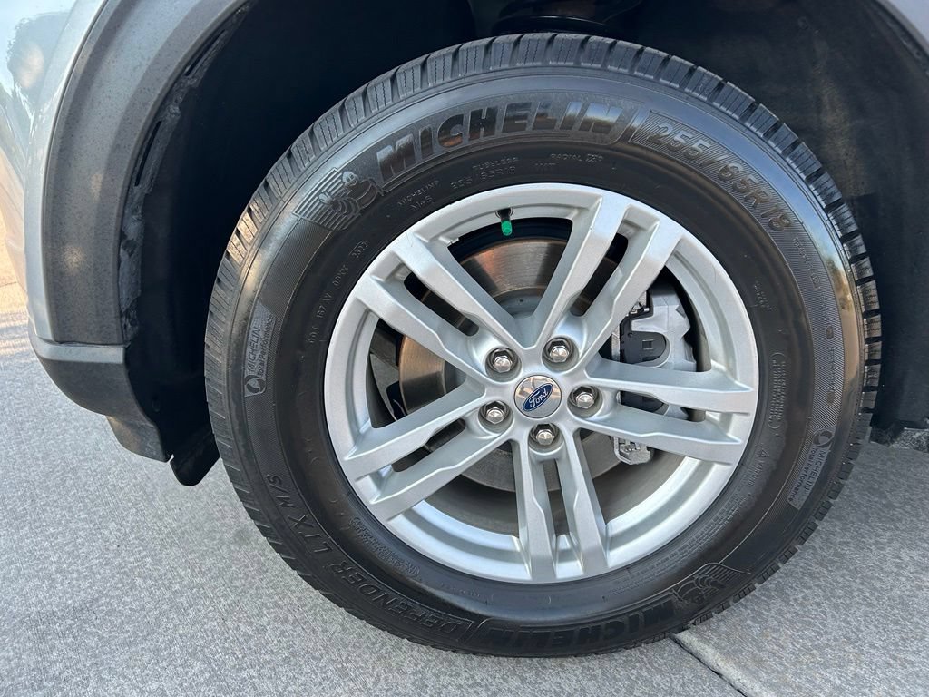 Used 2020 Ford Explorer XLT w/ Equipment Group 202A AWD/4WD image 34