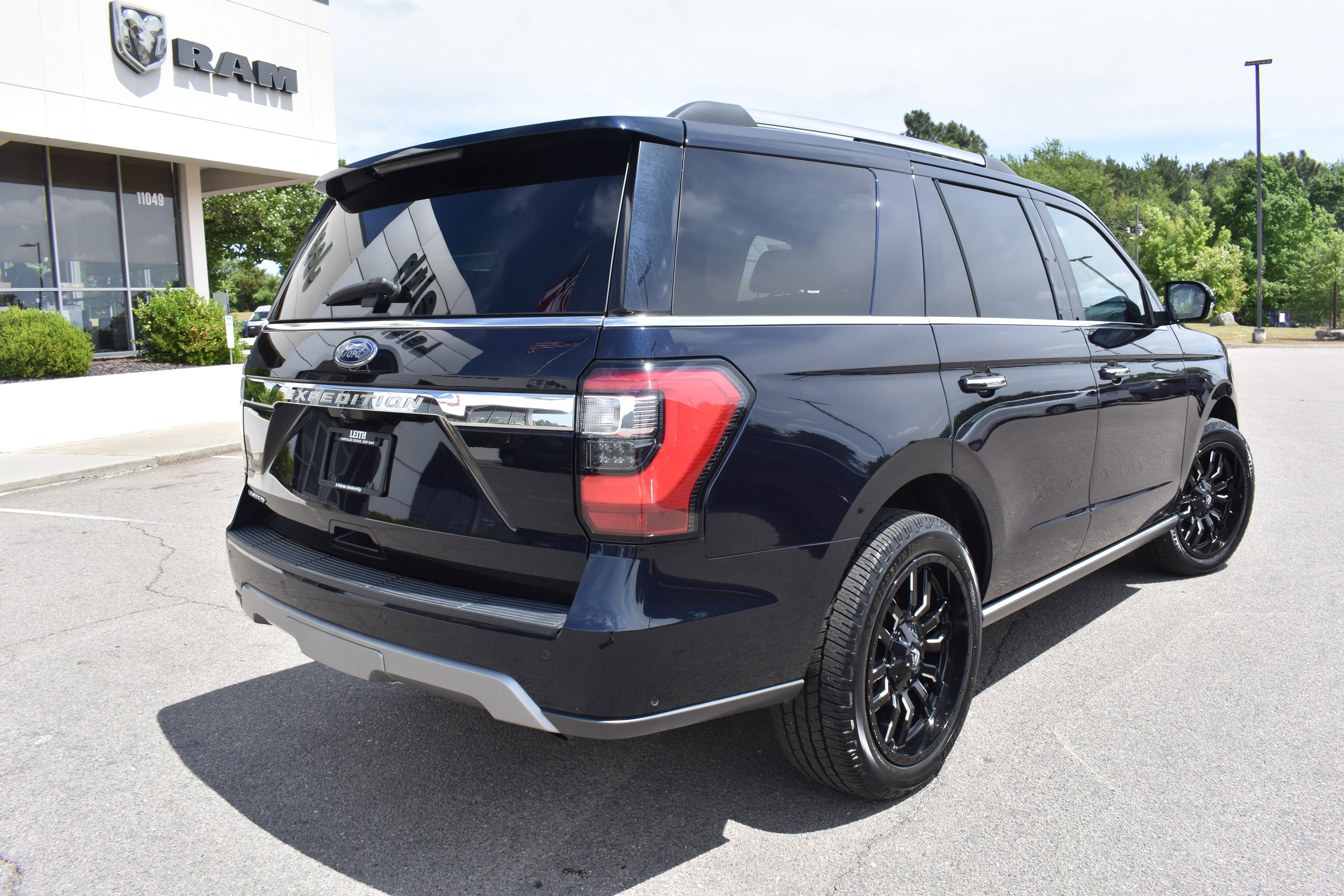 Used 2021 Ford Expedition Limited AWD/4WD image 9