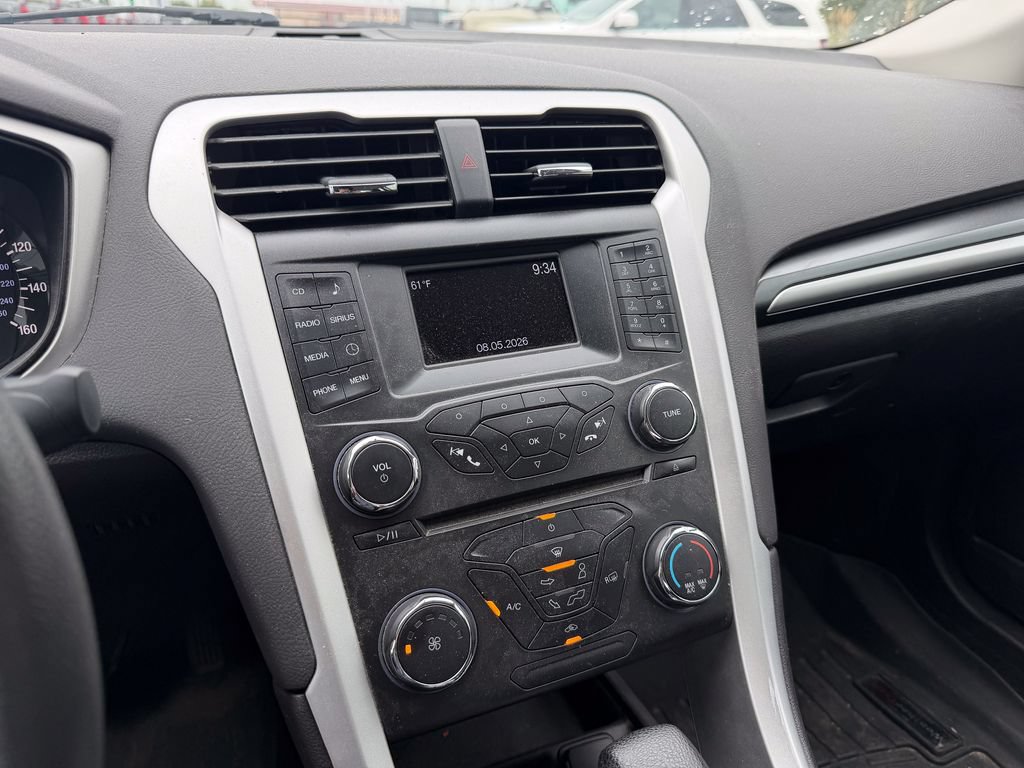 Used 2015 Ford Fusion SE FWD image 18