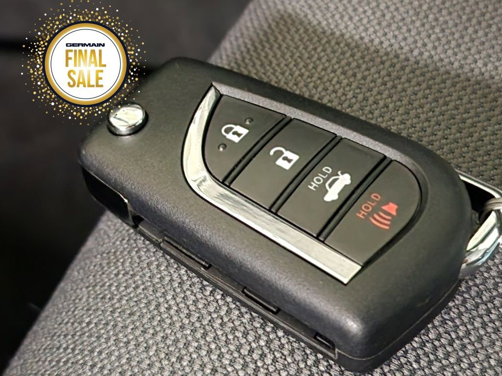 Used 2025 Toyota Corolla LE image 31