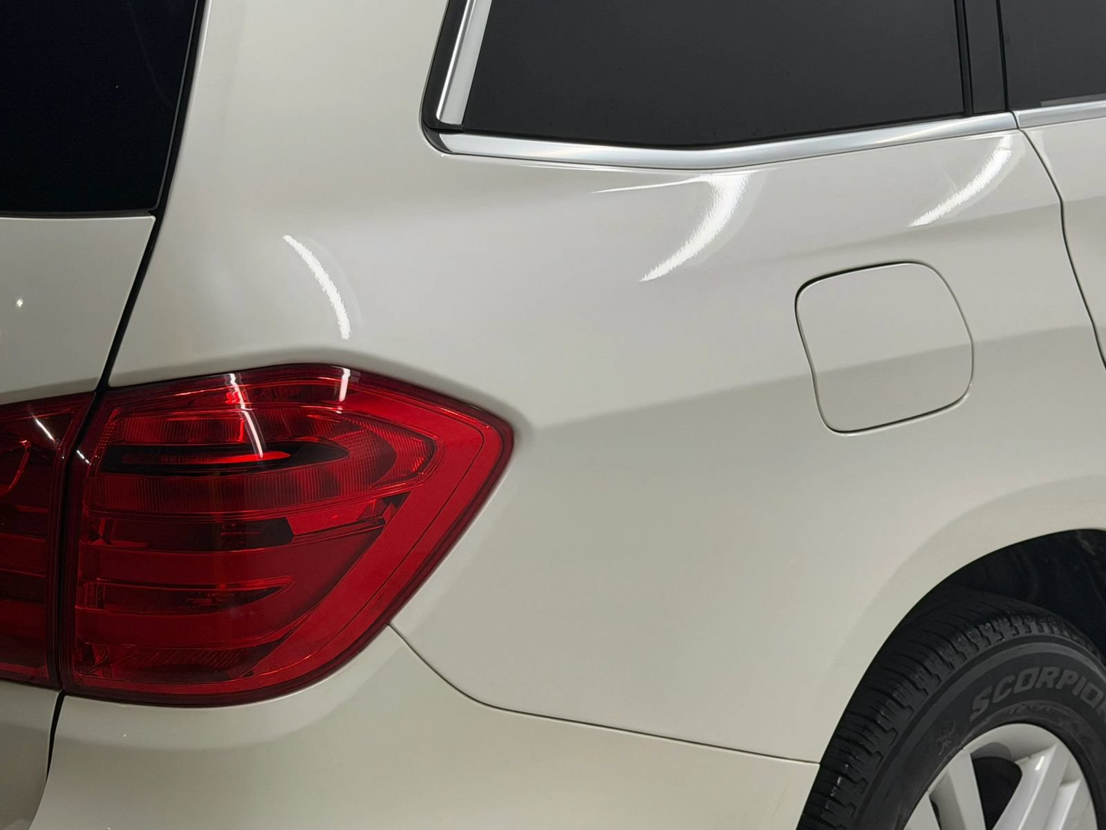 Used 2015 Mercedes-Benz GL 450 4MATIC w/ Lane Tracking Package image 10