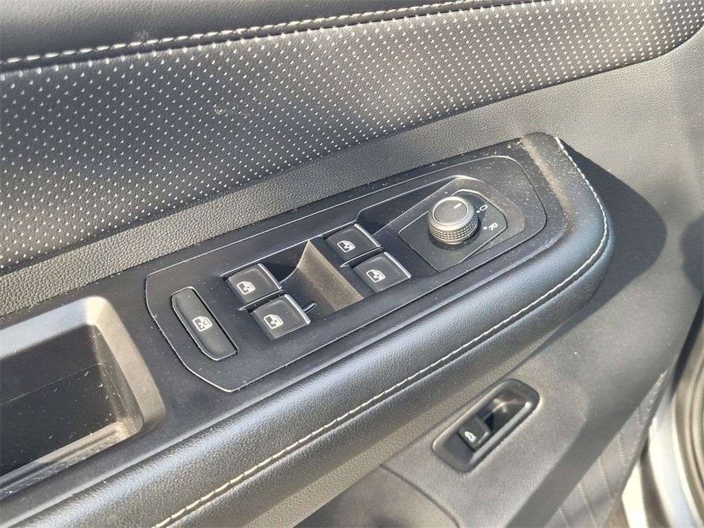 Used 2024 Volkswagen Atlas Cross Sport SE image 16