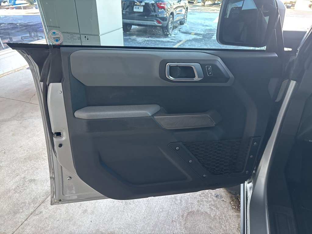 Used 2021 Ford Bronco Black Diamond image 6