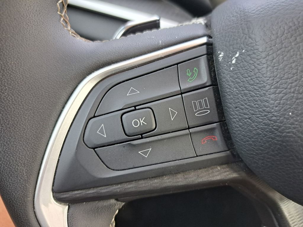 Used 2023 Jeep Grand Cherokee L Laredo image 12