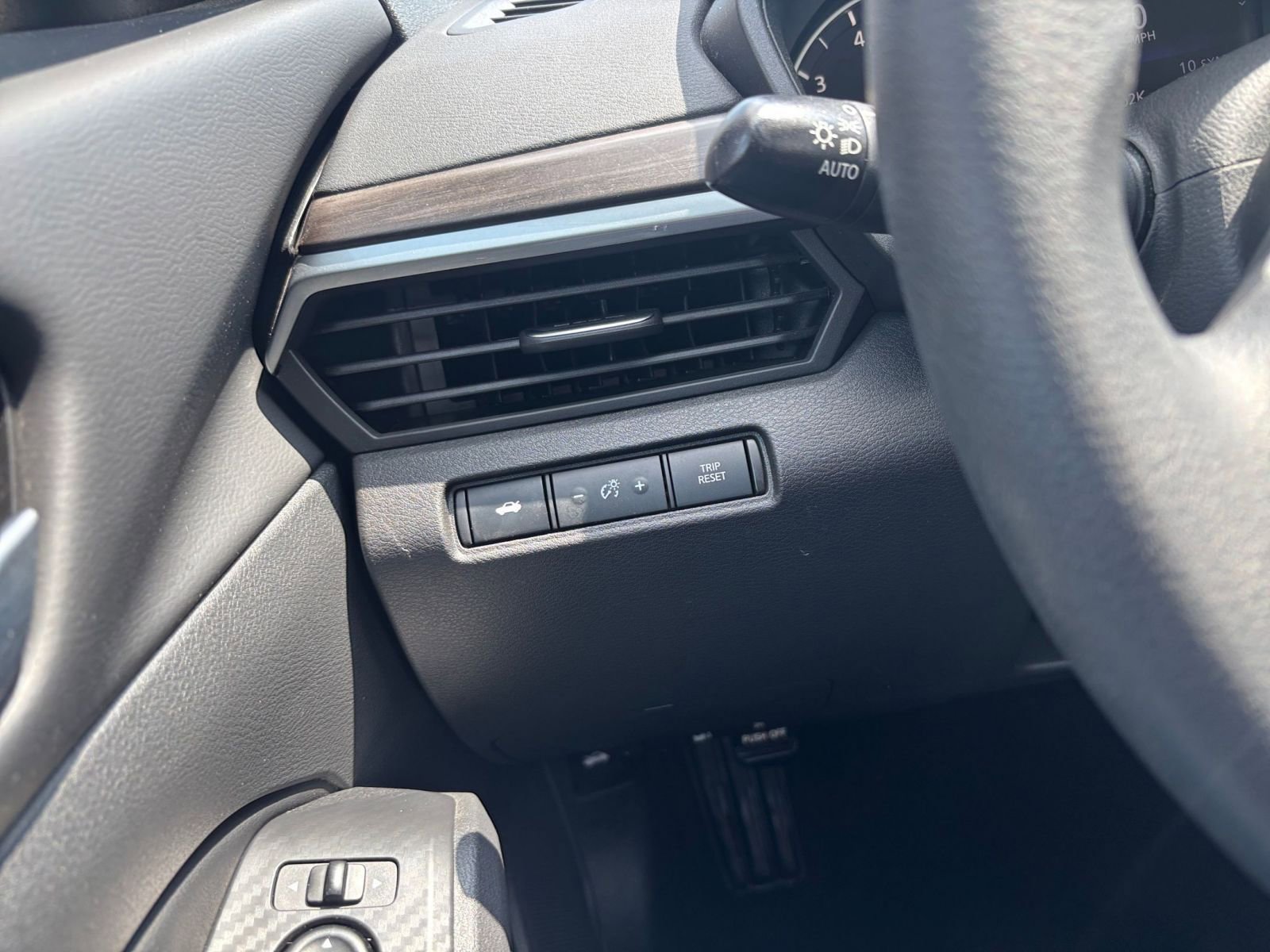 Used 2025 Nissan Altima 2.5 SV FWD image 34