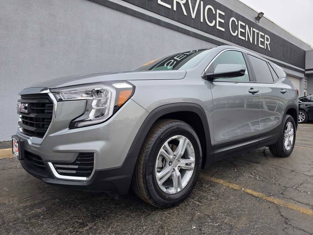 Used 2023 GMC Terrain SLE w/ LPO, Floor Liner Package image 7