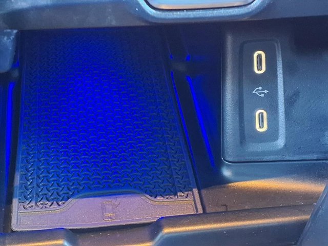 Used 2025 Mercedes-Benz GLC 300 image 8