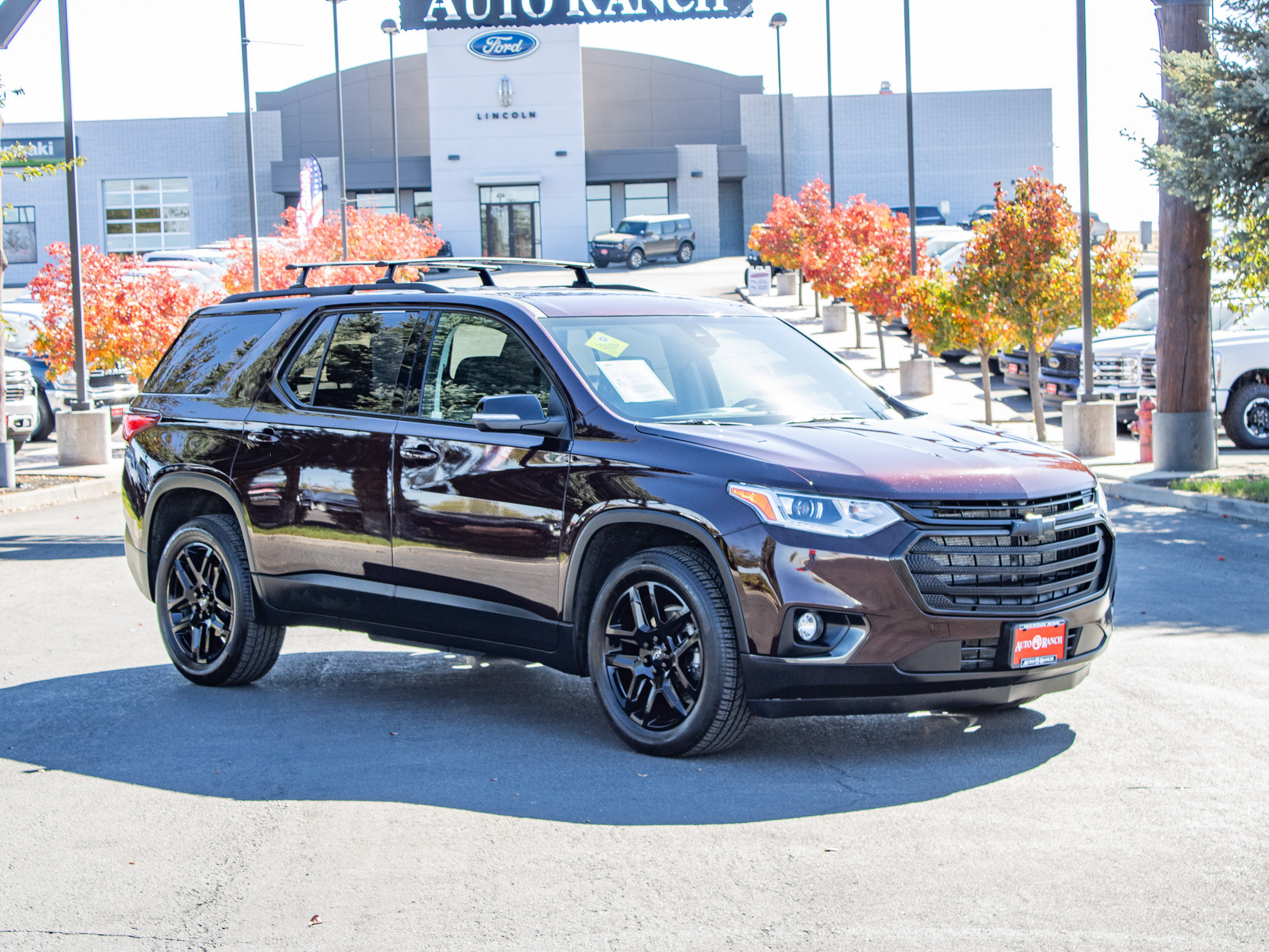 Used 2021 Chevrolet Traverse LT w/ LPO, Blackout Package AWD/4WD image 2
