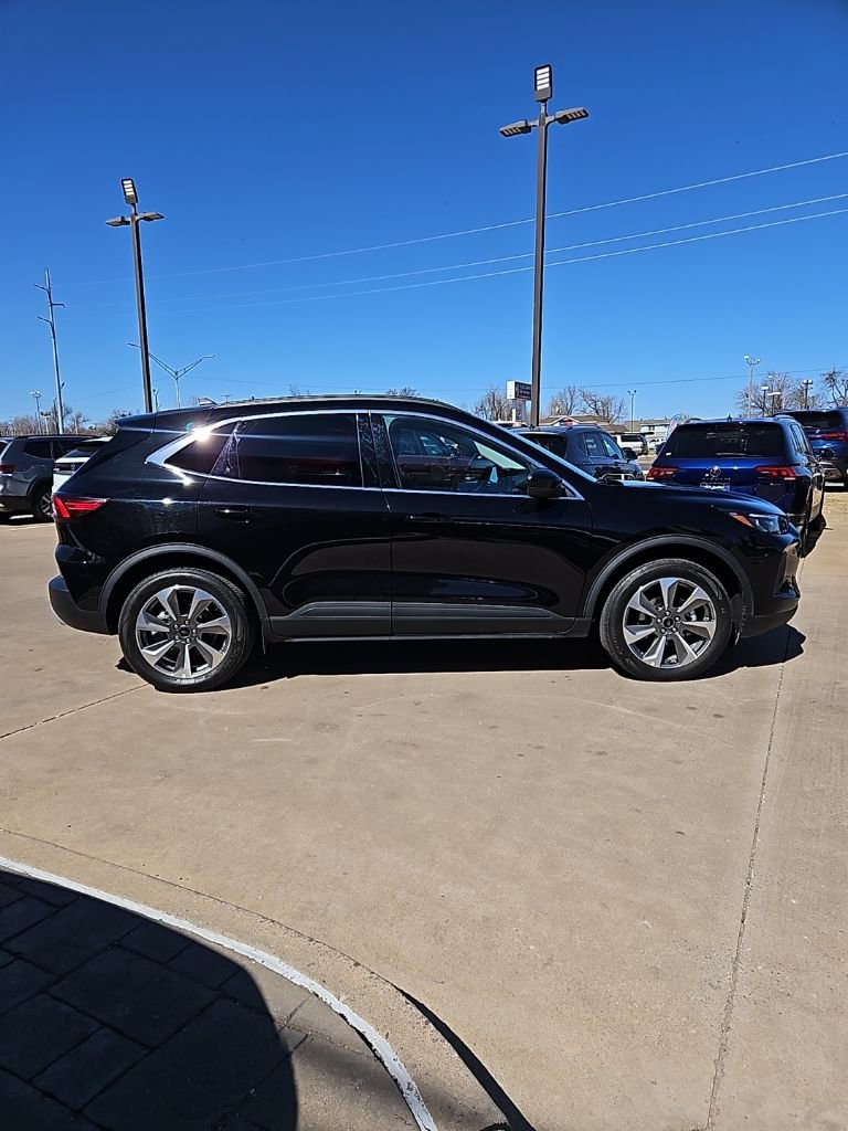 Used 2025 Ford Escape Platinum image 4
