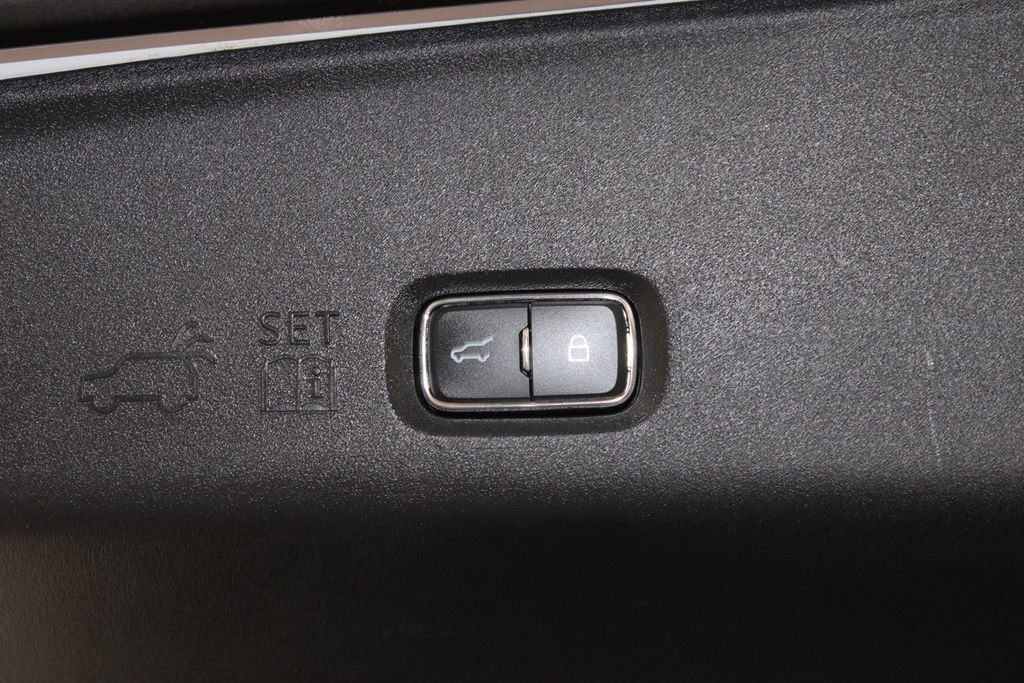 Used 2025 Ford Expedition Platinum image 23