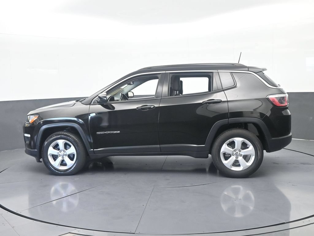Used 2018 Jeep Compass Latitude w/ Popular Equipment Group AWD/4WD image 3