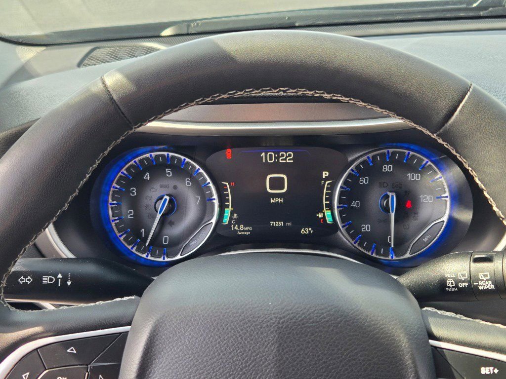 Used 2023 Chrysler Pacifica Touring-L FWD image 35