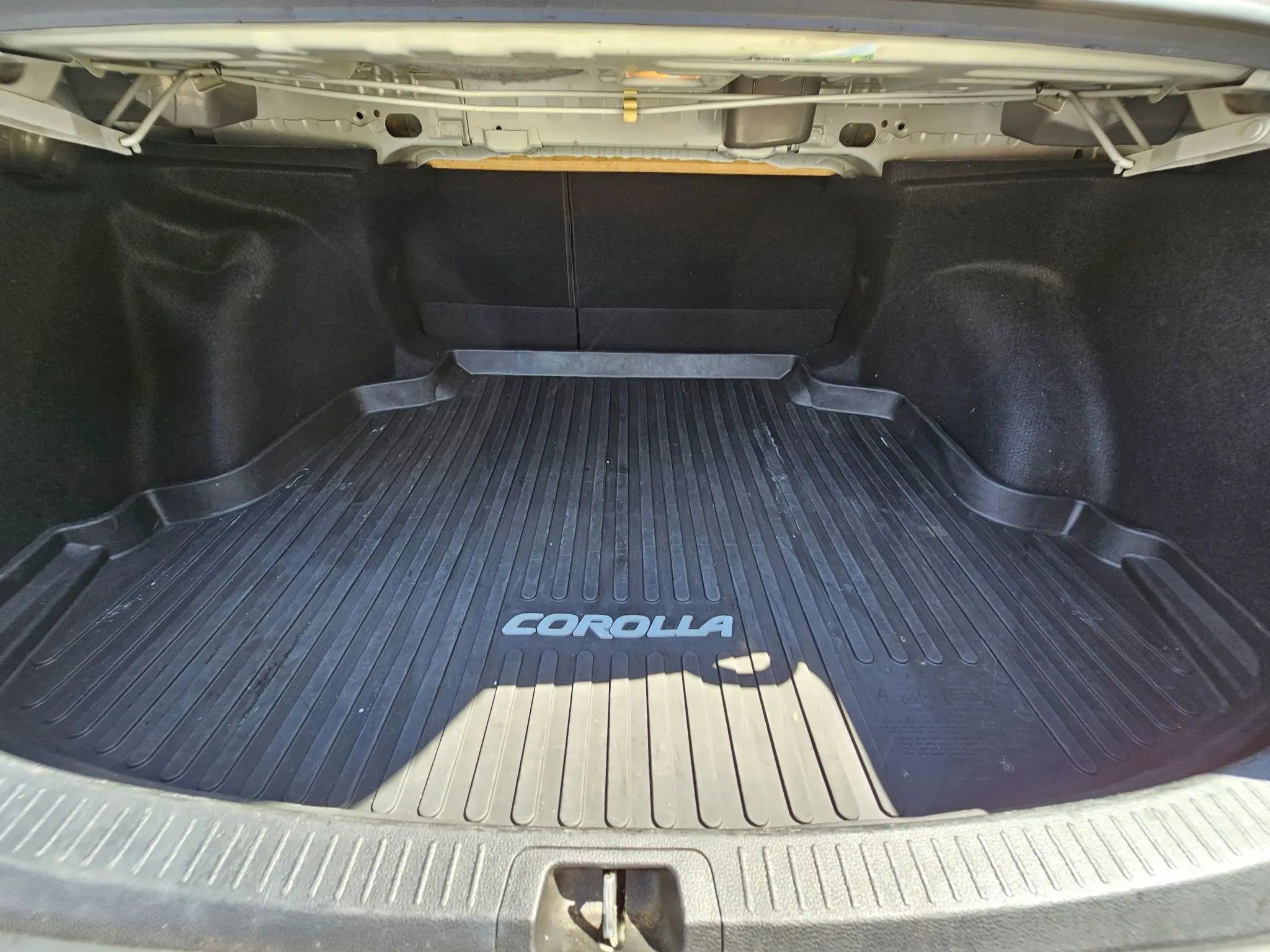 Used 2021 Toyota Corolla LE image 27