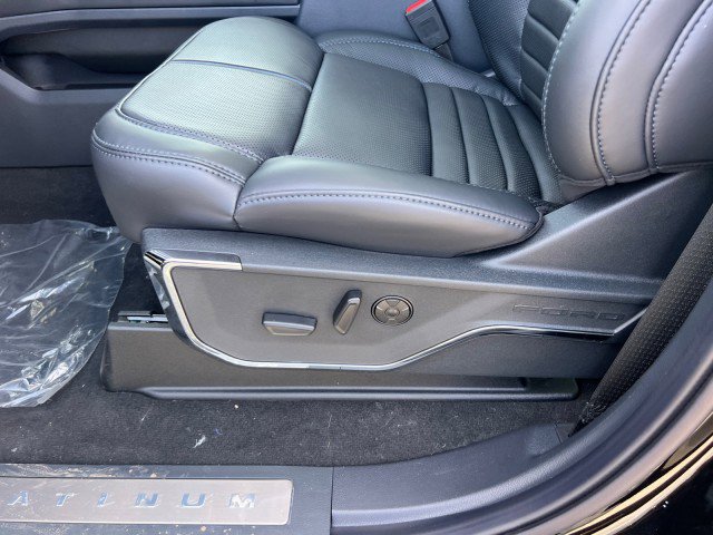 New 2025 Ford F350 Platinum w/ FX4 Off-Road Package image 8