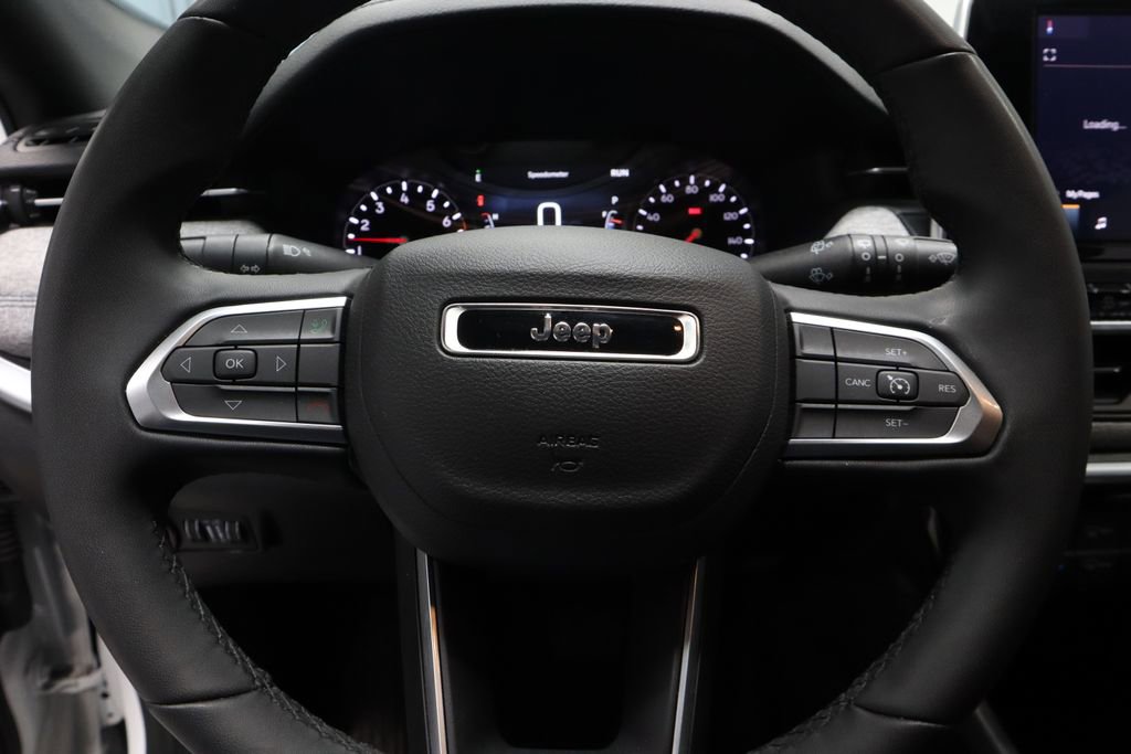 Used 2025 Jeep Compass Latitude AWD/4WD image 30