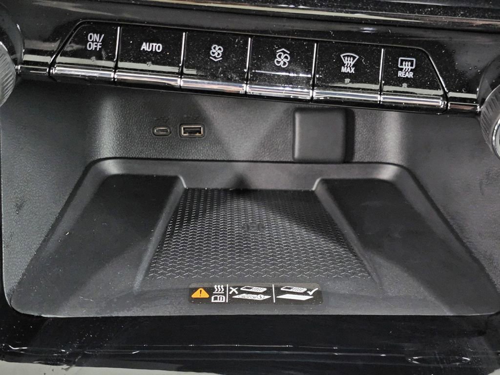 Used 2026 Chevrolet Traverse LT w/ Driver Confidence Package image 19