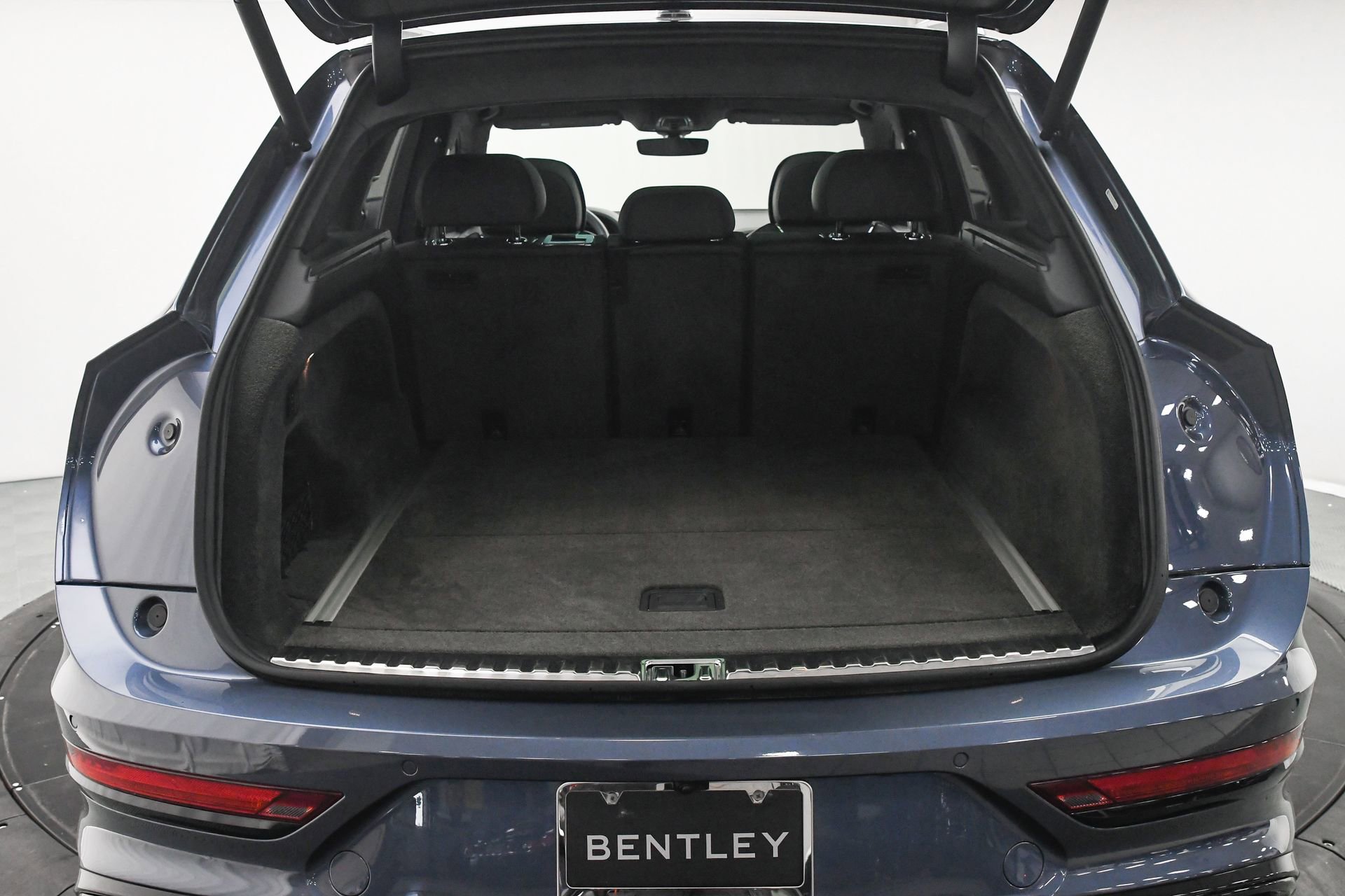 Used 2022 Bentley Bentayga S image 11