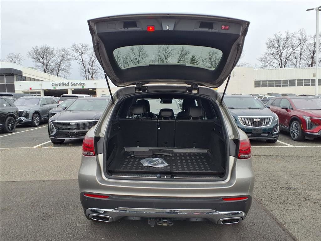 Used 2021 Mercedes-Benz GLC 300 4MATIC image 9