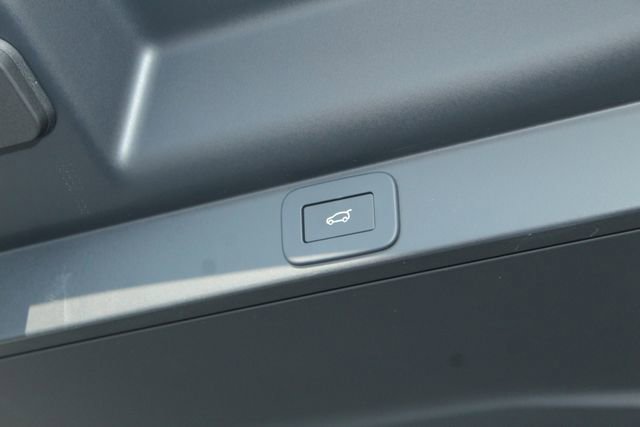 New 2026 Land Rover Range Rover SV image 13