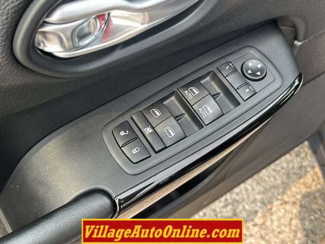 Used 2020 Jeep Cherokee Latitude Plus AWD/4WD image 11
