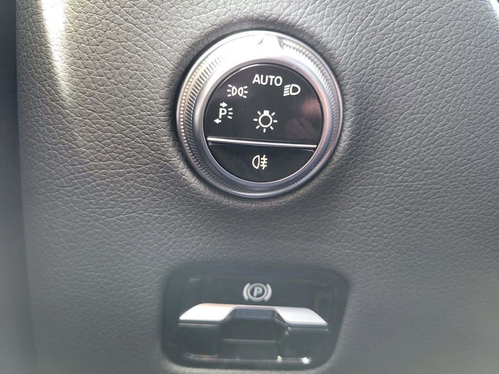 New 2026 Mercedes-Benz GLC 300 4MATIC image 24