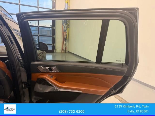 Used 2020 BMW X7 M50i w/ Dynamic Handling Package image 33