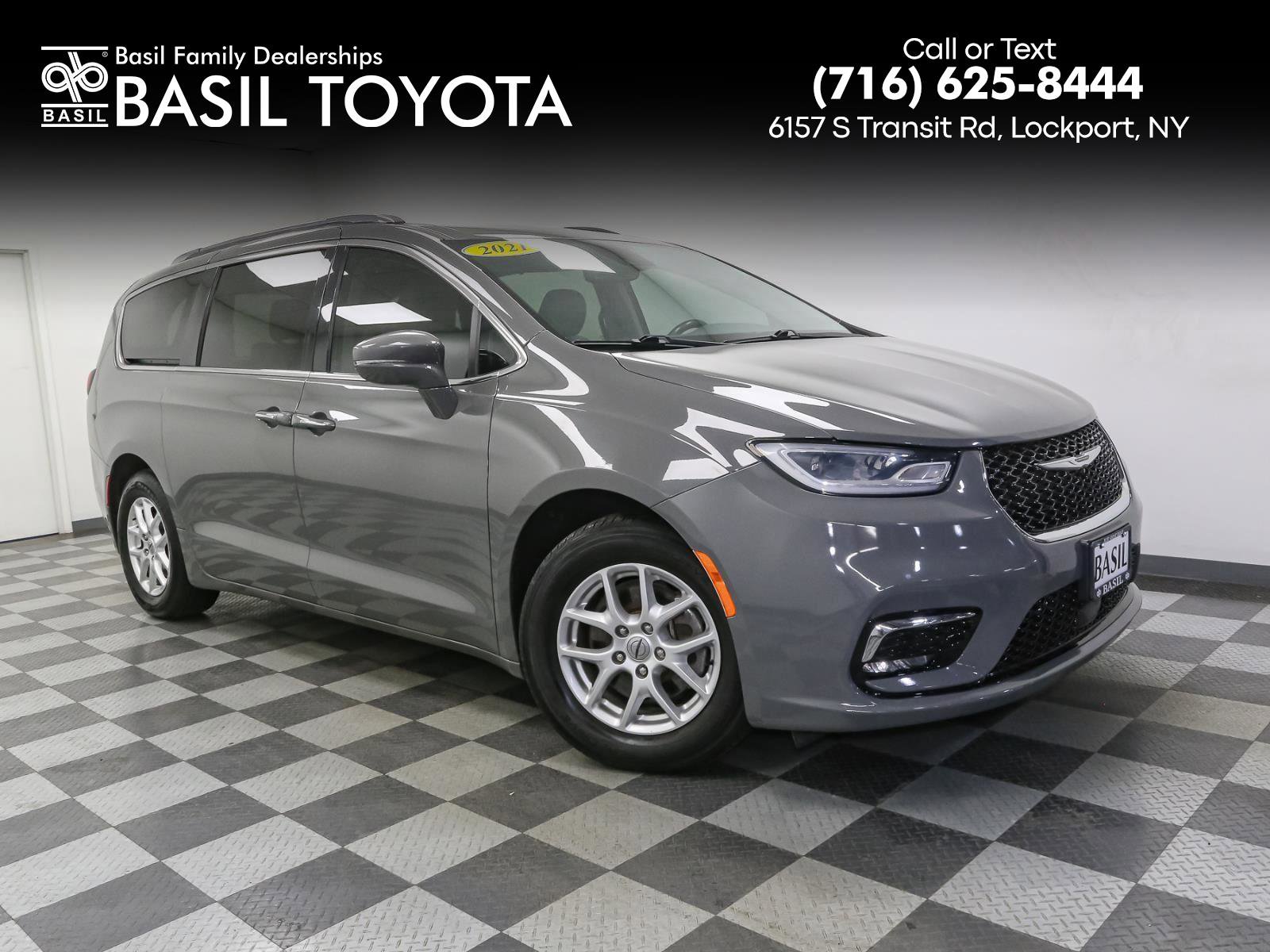 Used 2021 Chrysler Pacifica Touring-L image 1