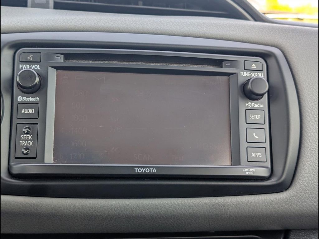 Used 2015 Toyota Yaris L image 8