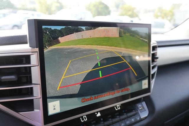 Used 2025 Toyota Tundra Limited AWD/4WD image 32