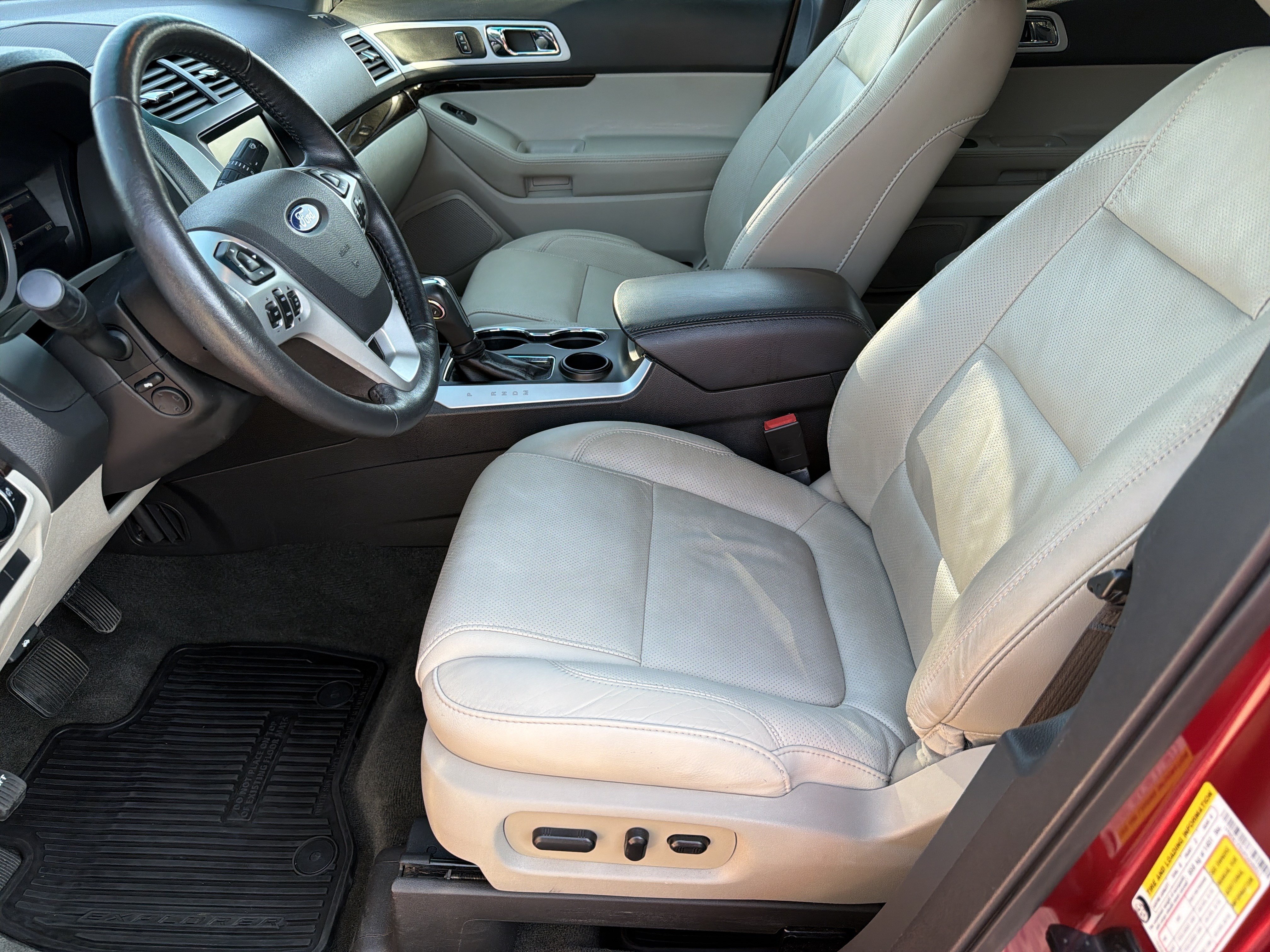 Used 2015 Ford Explorer Limited w/ Equipment Group 301A FWD image 2