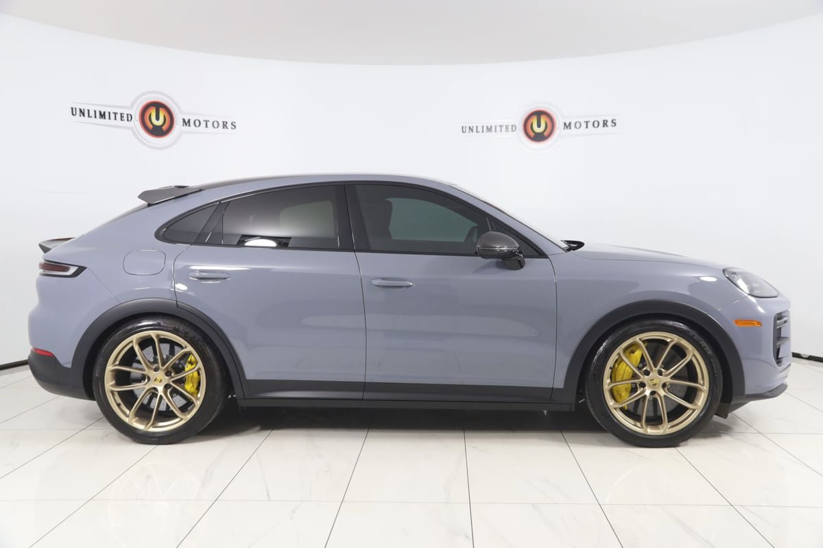 Used 2024 Porsche Cayenne Turbo GT image 2