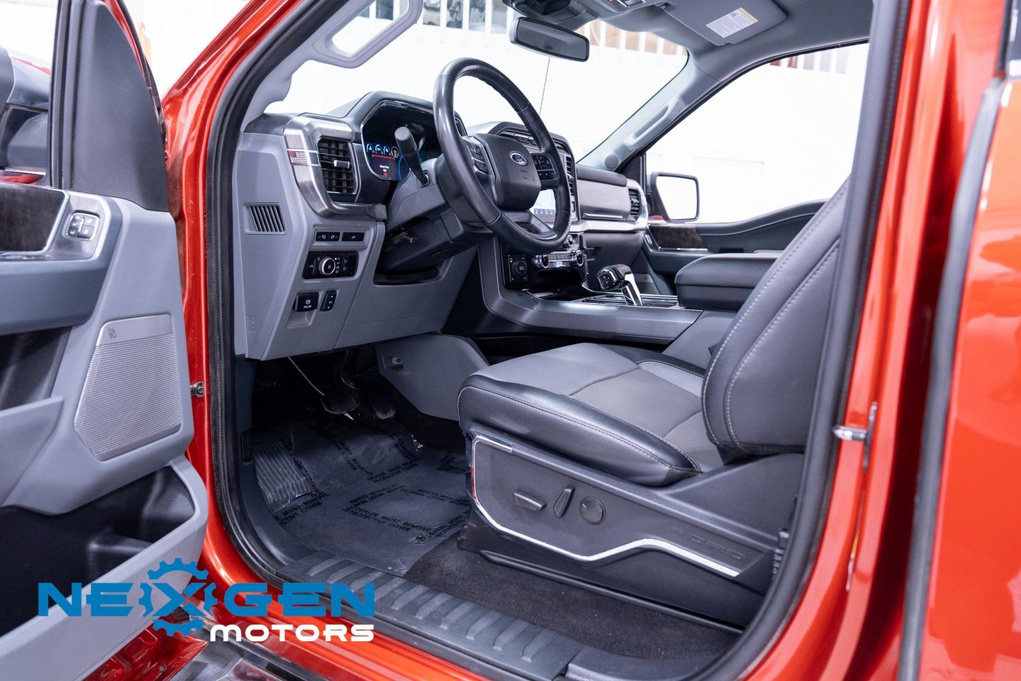 Used 2023 Ford F150 Lariat w/ Trailer Tow Package image 24