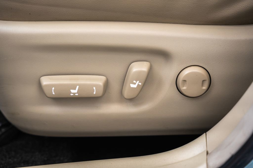 Used 2015 Toyota Prius Five FWD image 34