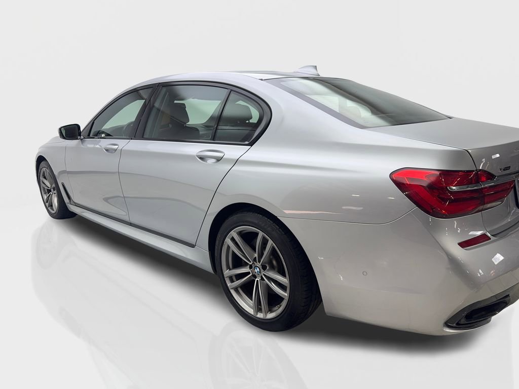 Used 2017 BMW 750i xDrive image 14