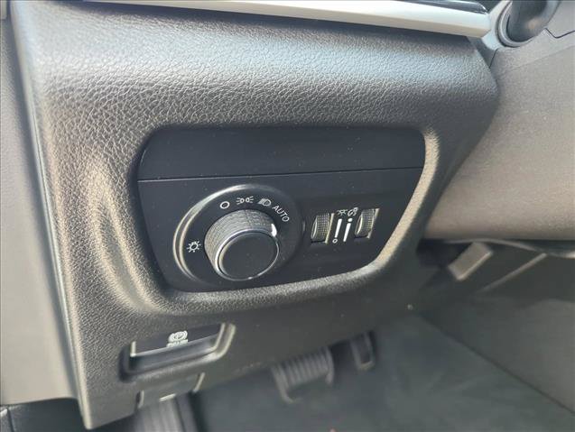 Used 2023 Jeep Grand Cherokee Laredo RWD image 30