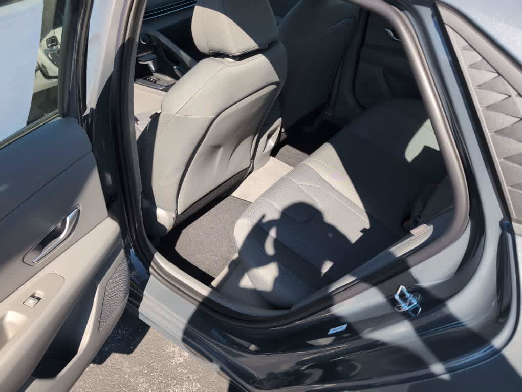 New 2026 Hyundai Elantra SE FWD image 19