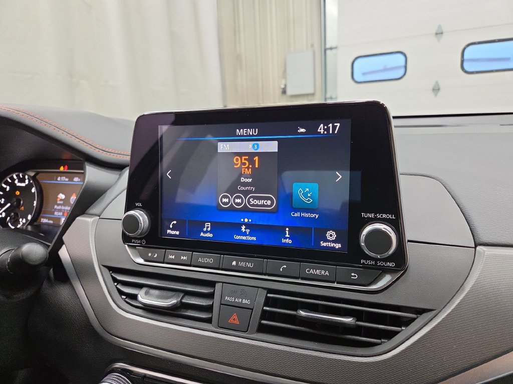 Used 2025 Nissan Altima 2.5 SR AWD/4WD image 14