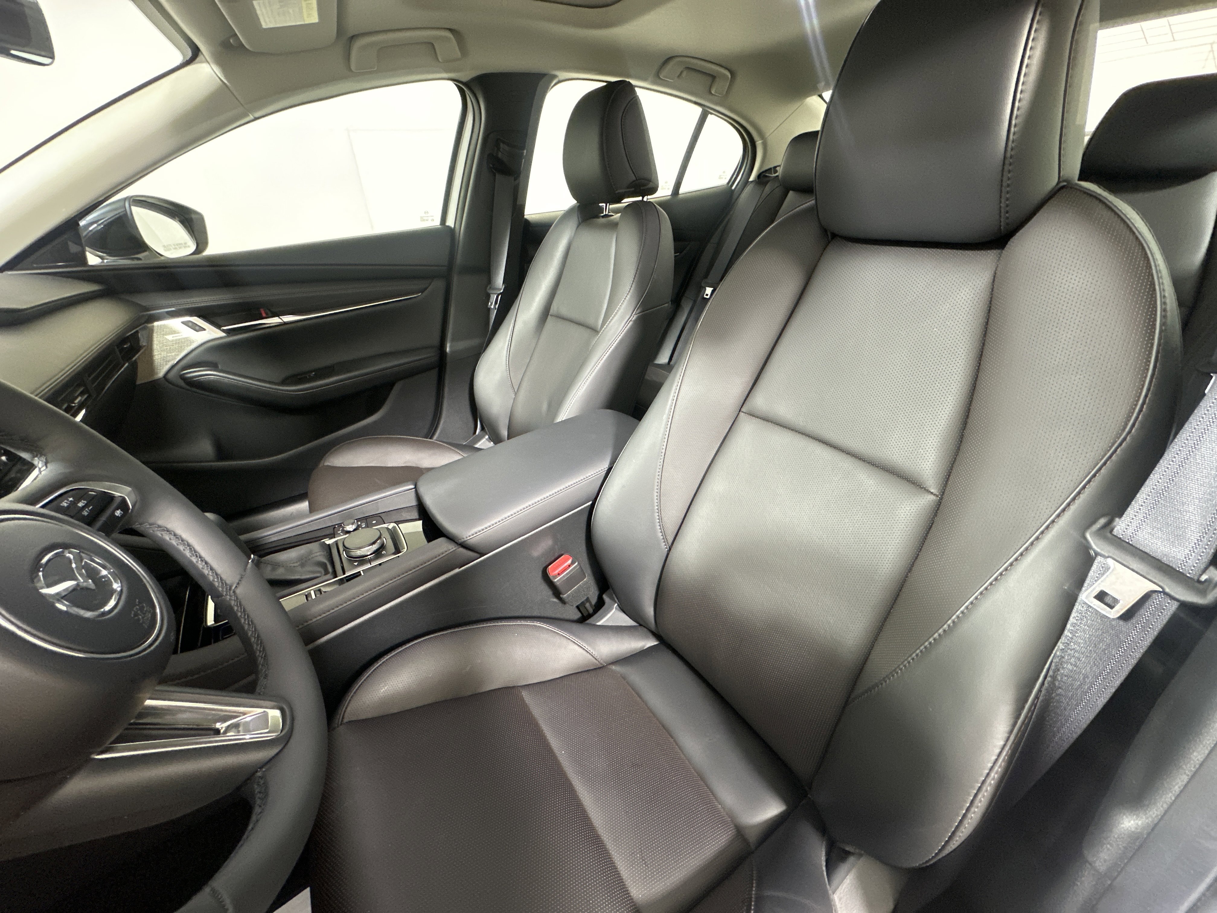 Certified 2025 MAZDA MAZDA3 2.5 Turbo Sedan w/Premium Plus image 9