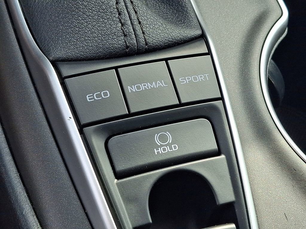 Used 2023 Toyota Camry LE image 23