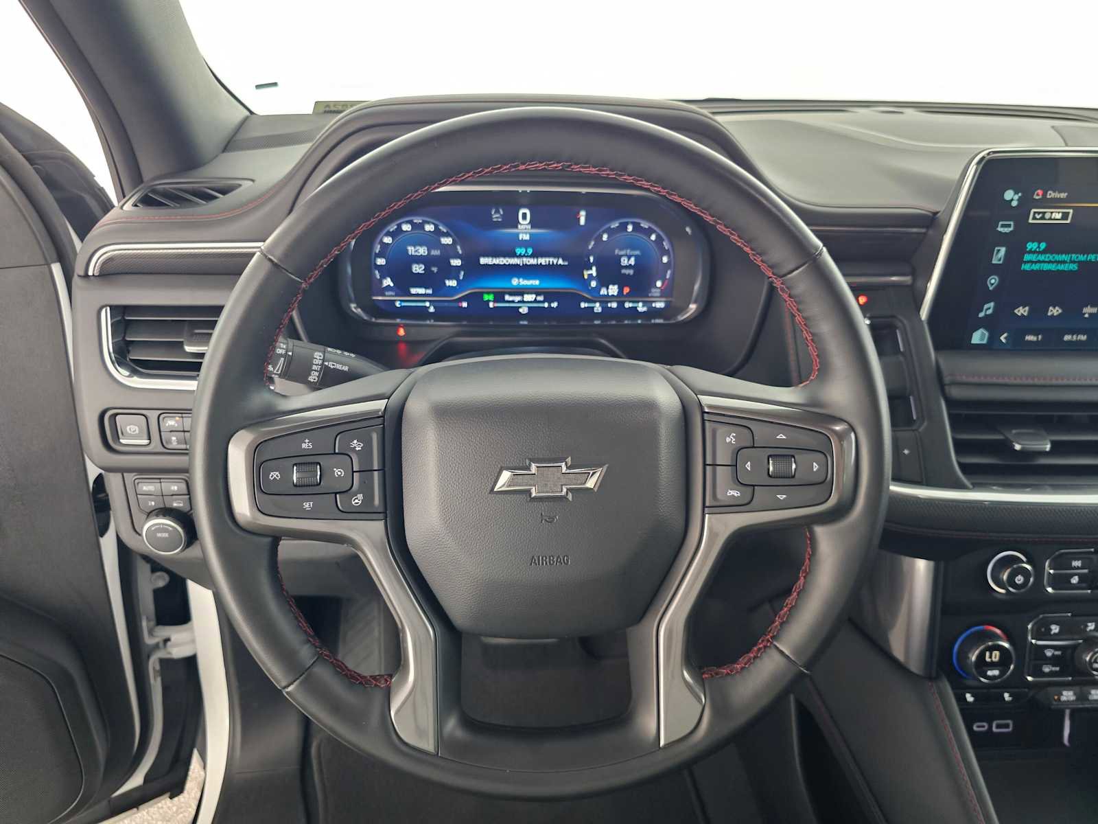 Used 2024 Chevrolet Suburban RST w/ Luxury Package image 24