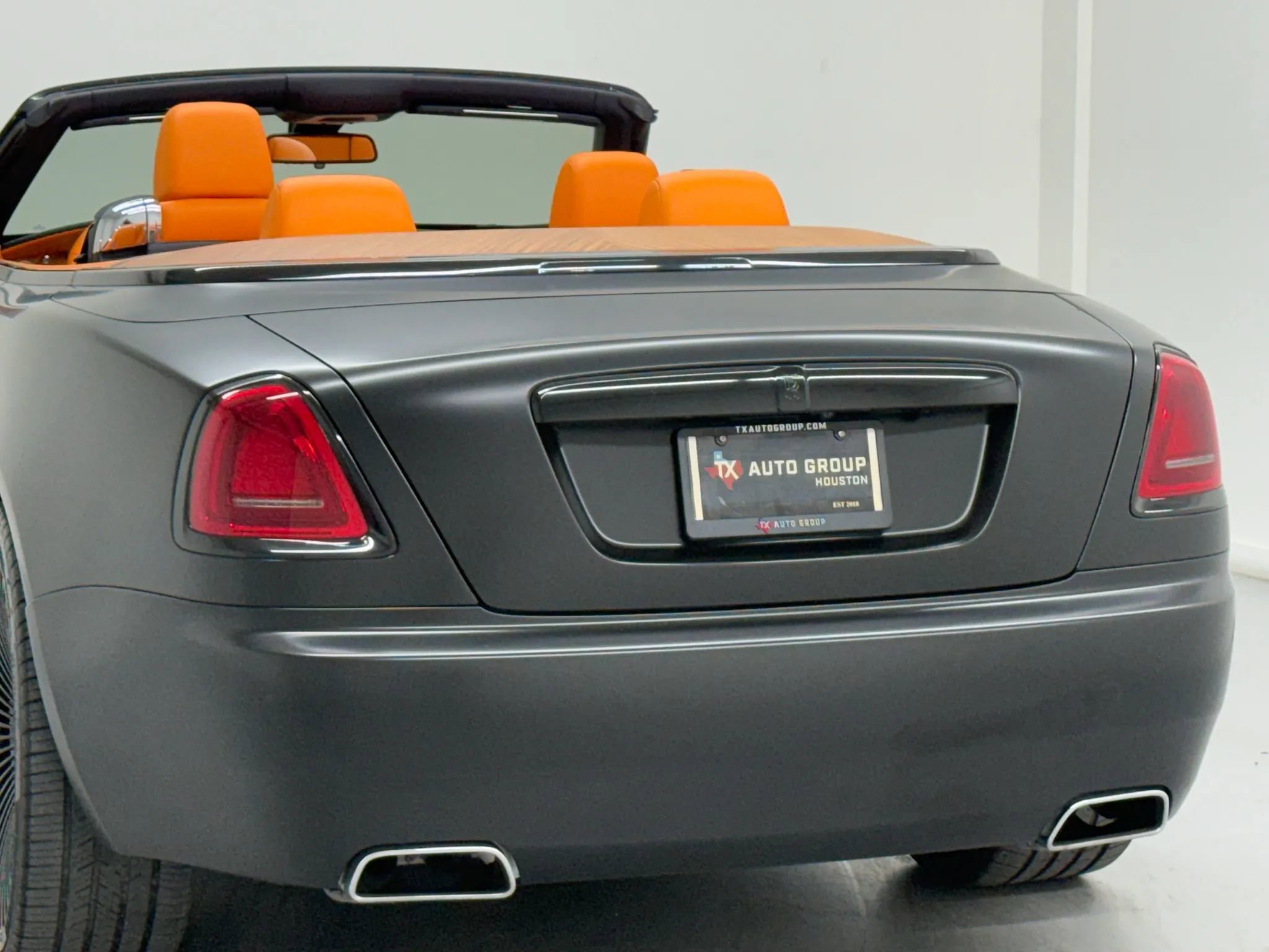 Used 2017 Rolls-Royce Dawn image 36