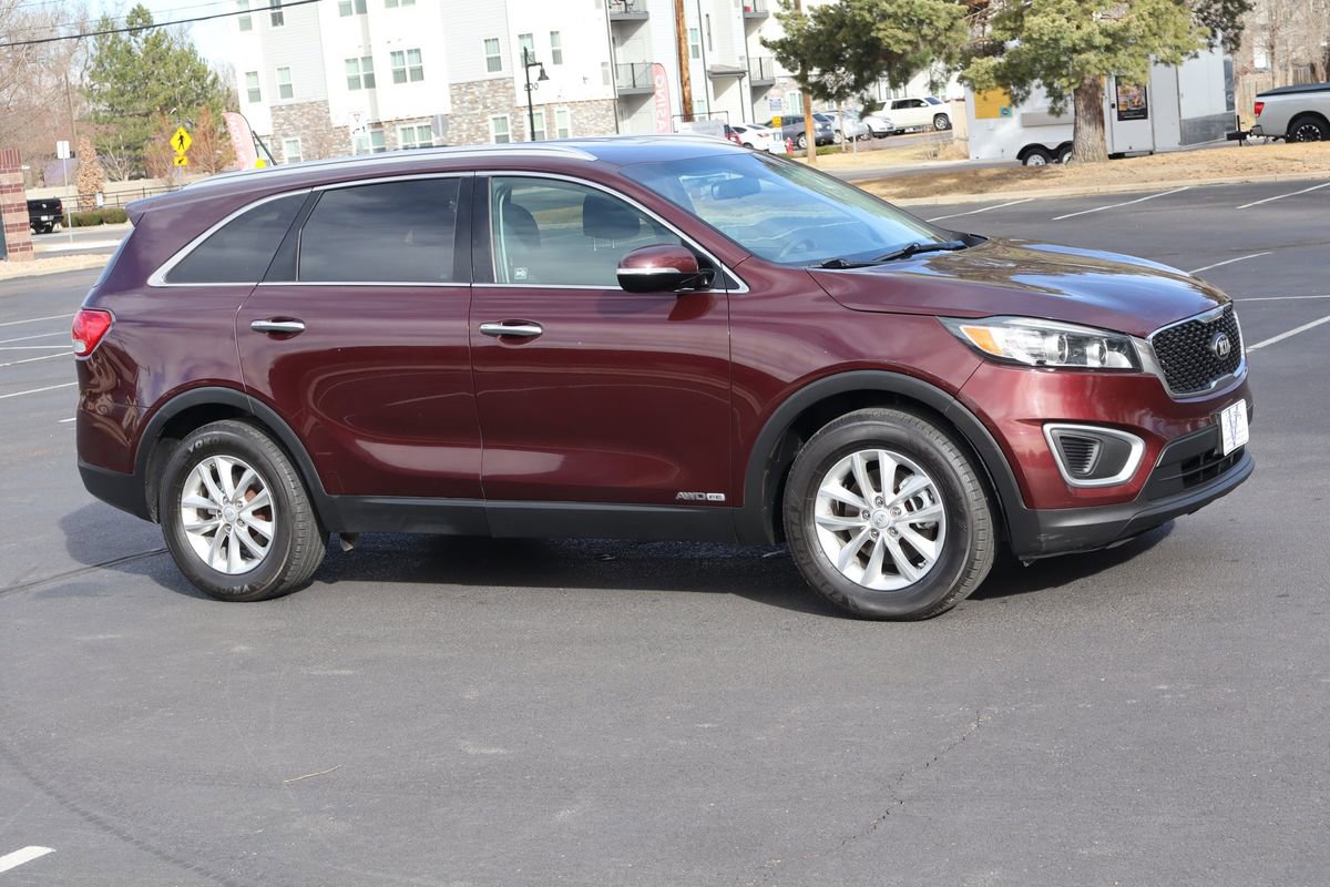 Used 2017 Kia Sorento AWD image 2