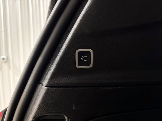 Used 2023 Chrysler Pacifica Touring image 6