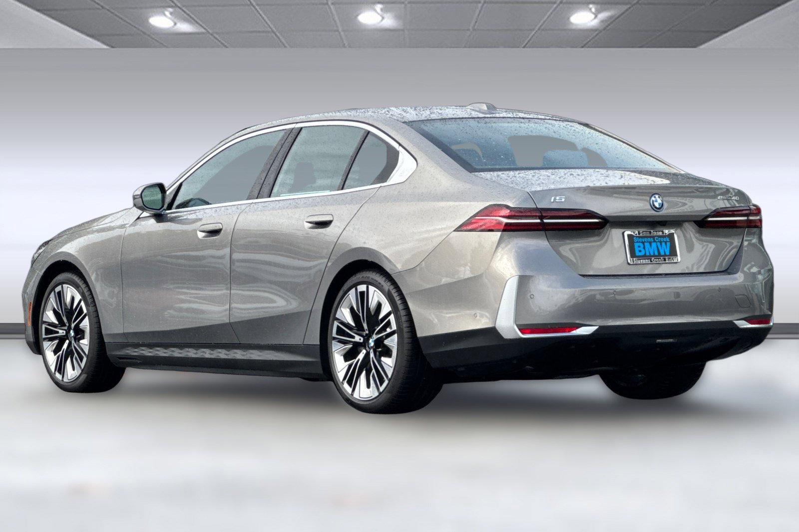 New 2026 BMW i5 eDrive40 image 3