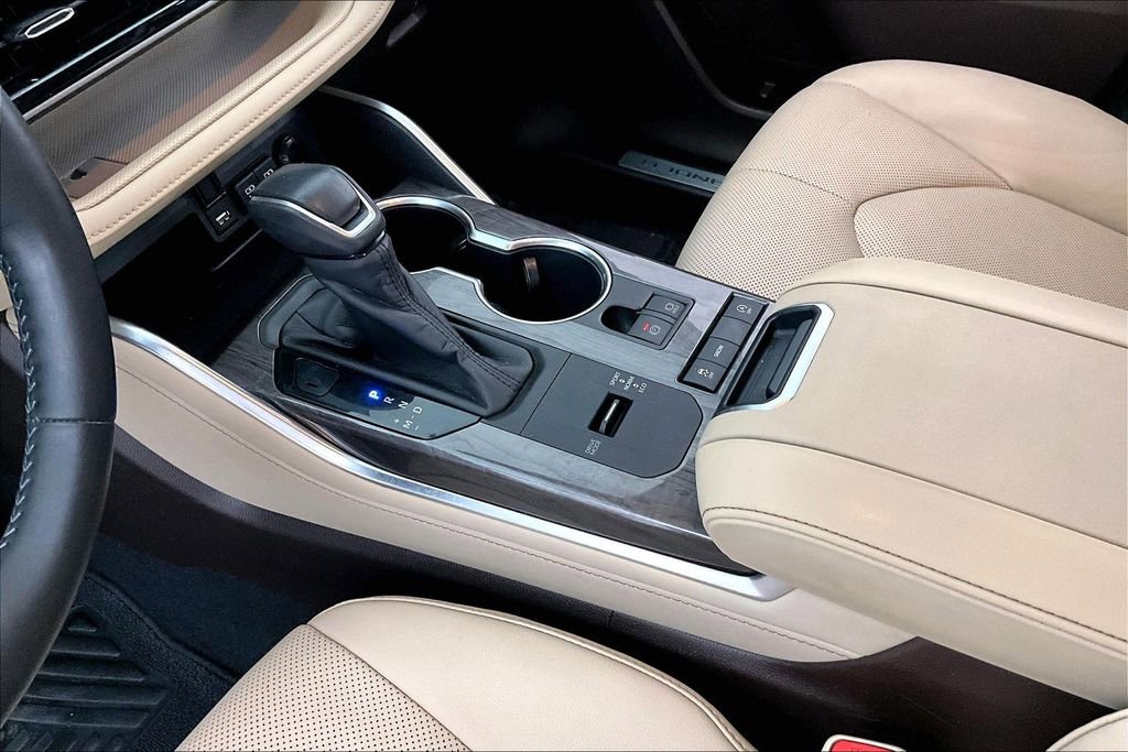 Used 2020 Toyota Highlander Limited FWD image 18