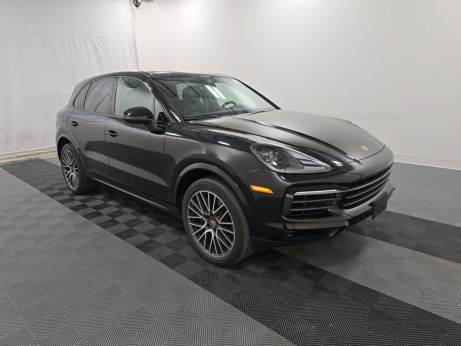 Used 2023 Porsche Cayenne Platinum Edition AWD/4WD image 4