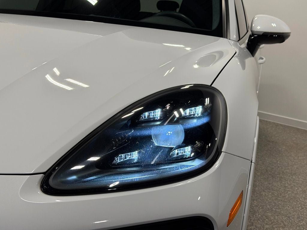 Used 2021 Porsche Cayenne GTS AWD/4WD image 3