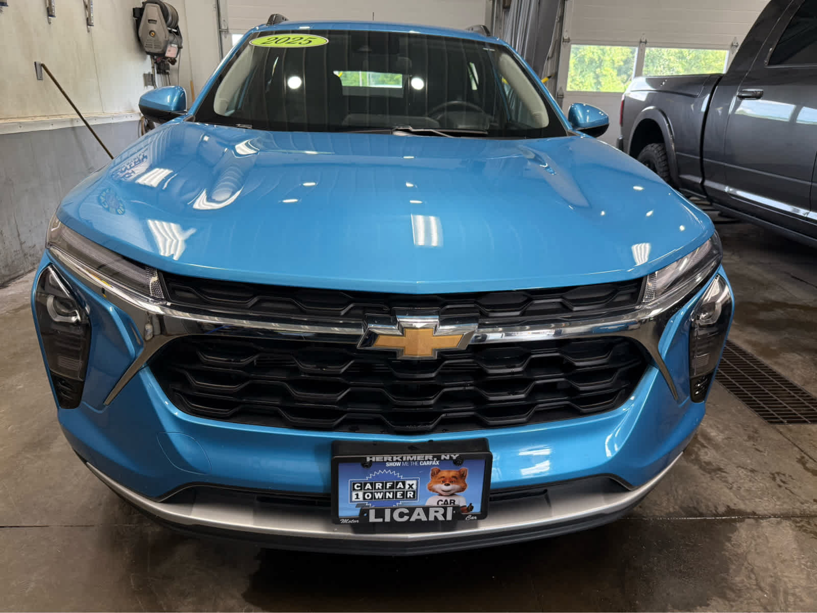 Used 2025 Chevrolet Trax LT w/ Driver Confidence Package FWD image 2